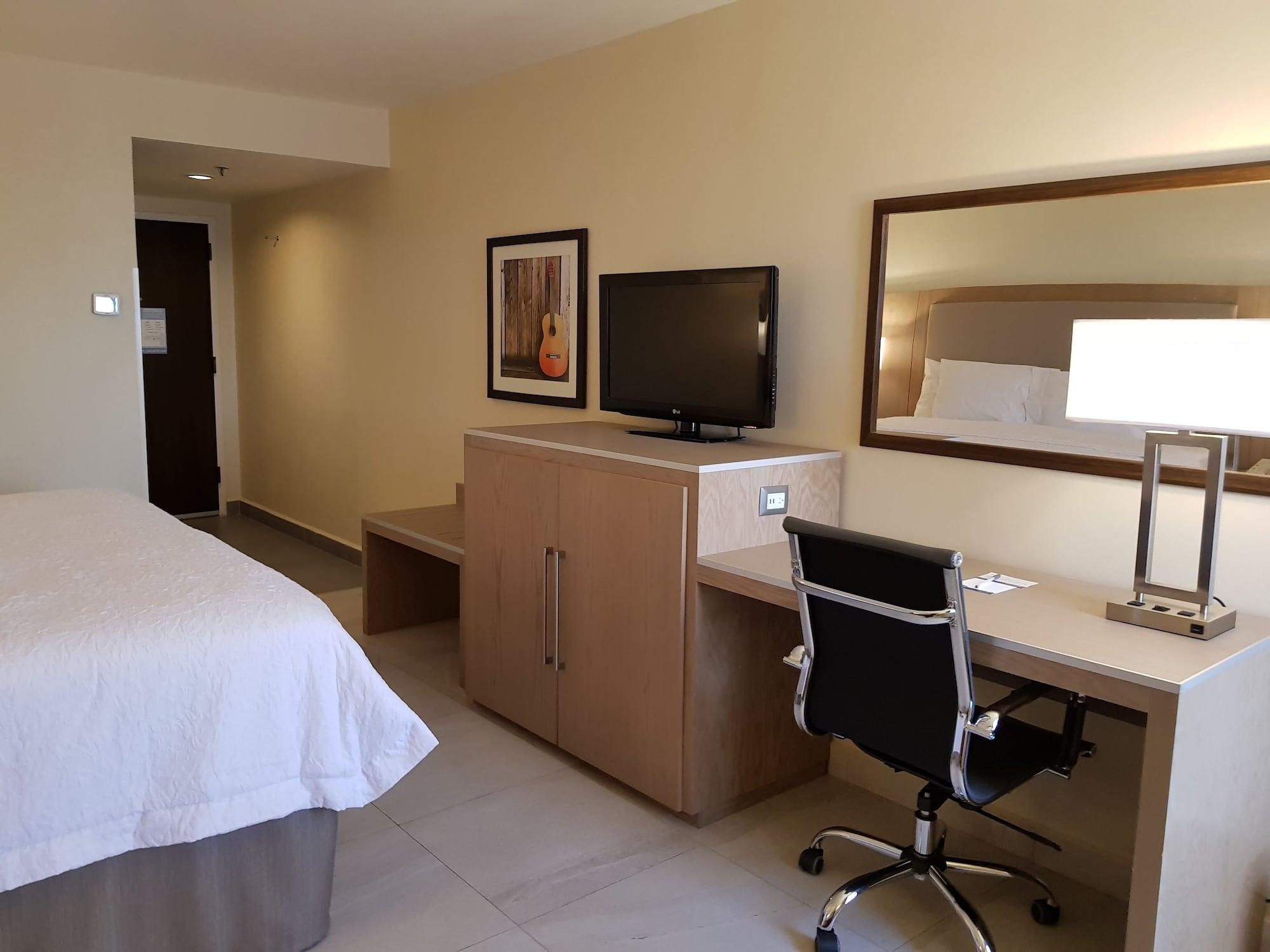 Hampton Inn Monterrey-Airport Аподака Экстерьер фото