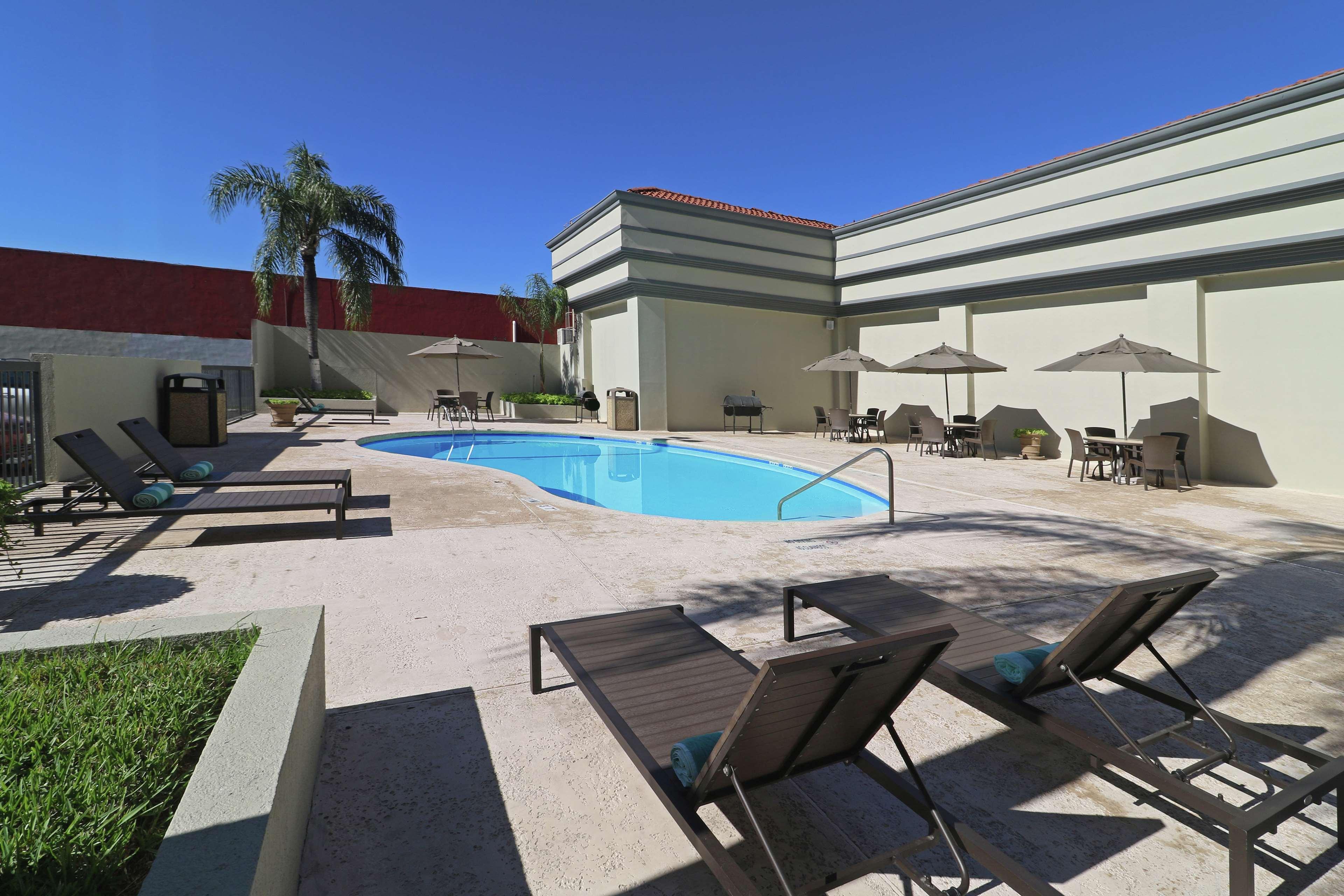 Hampton Inn Monterrey-Airport Аподака Экстерьер фото