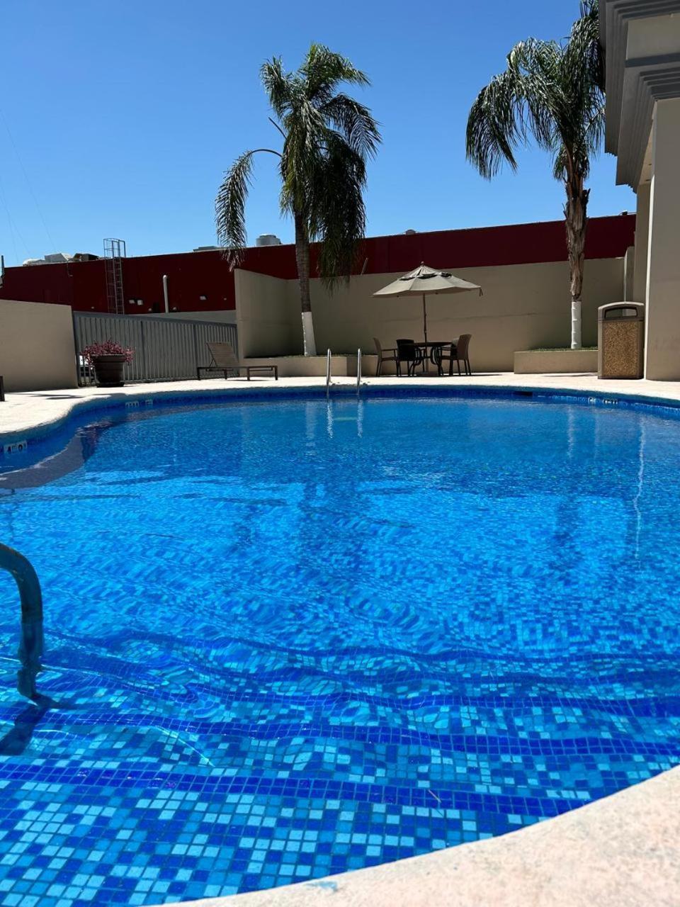 Hampton Inn Monterrey-Airport Аподака Экстерьер фото