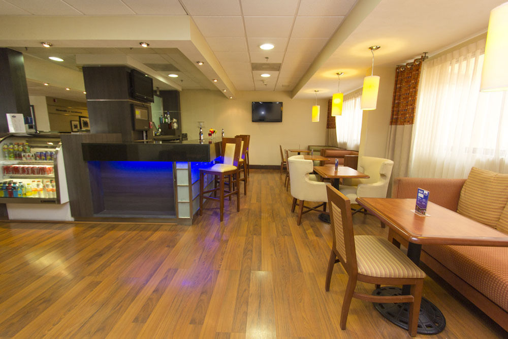 Hampton Inn Monterrey-Airport Аподака Экстерьер фото