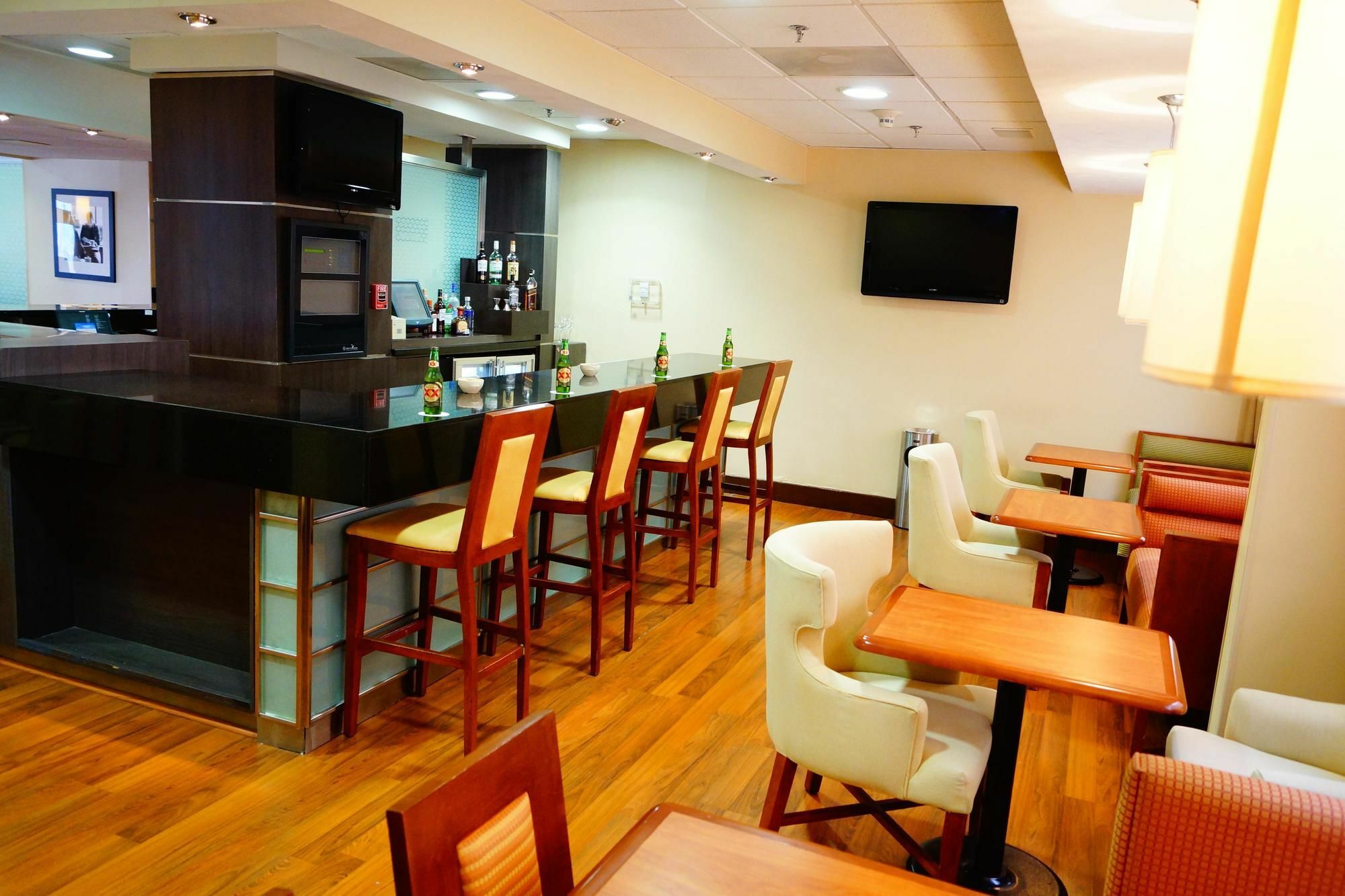 Hampton Inn Monterrey-Airport Аподака Экстерьер фото